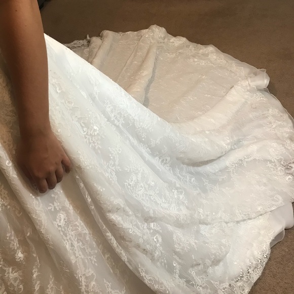 White wedding ball gown - Picture 6 of 6